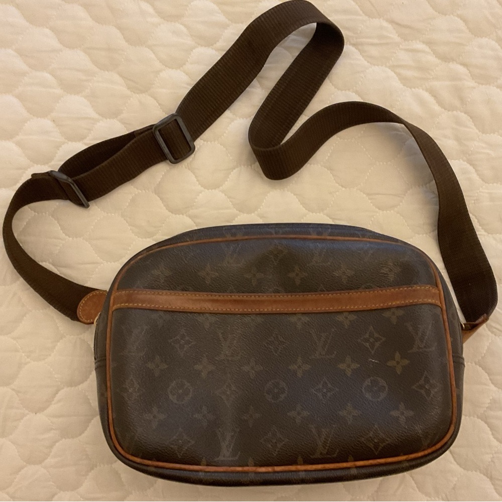 Louis Vuitton Reporter PM Crossbody/ Shoulder bag